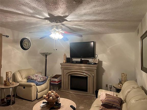3rd image of 589 Tarragon Ct SW