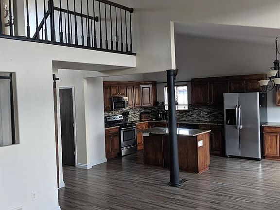 3rd image of 703 Rodgers Cir