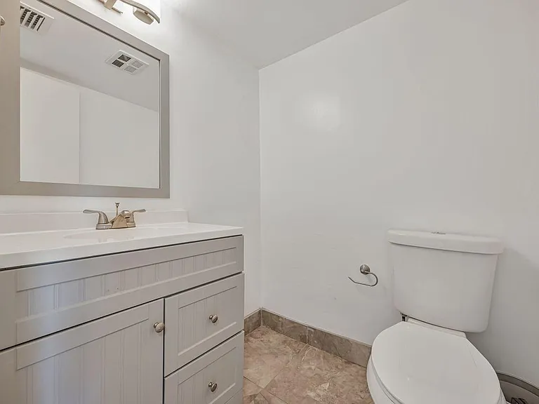 22605 SW 66th Ave #206 — Photo 16