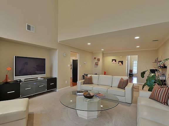 4th image of 15 Waldeck Ct #19
