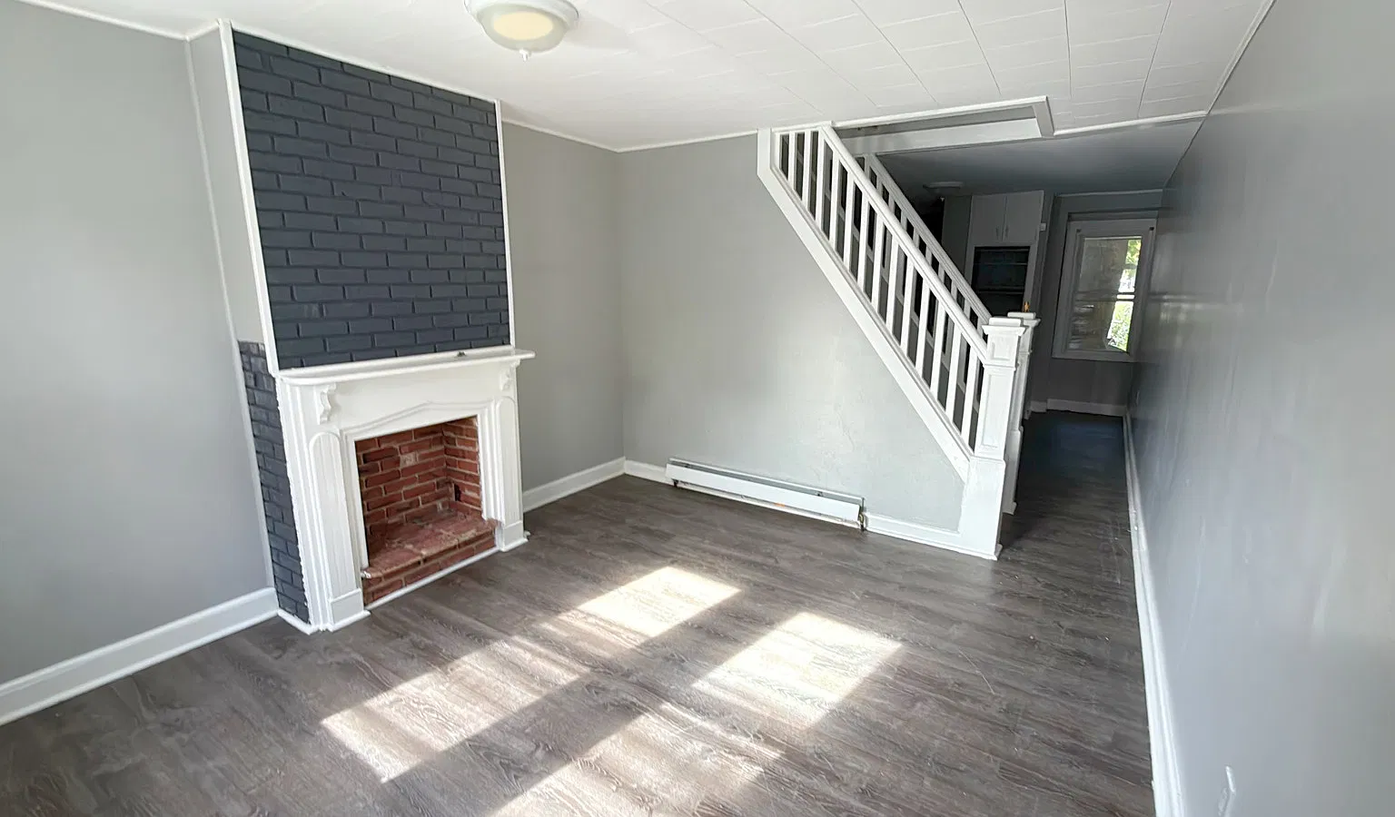 3 bed, $1,900 — Photo 2