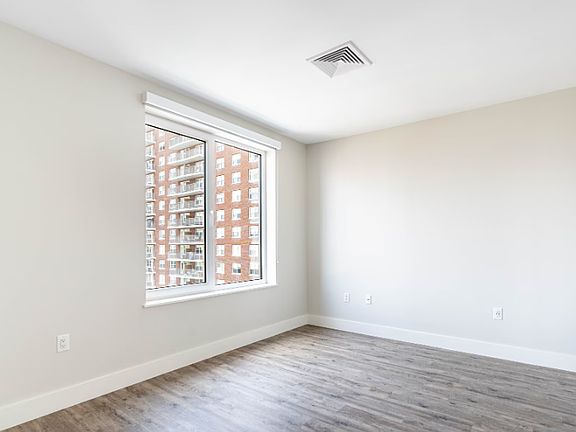 4th image of 33-39 Traveler St