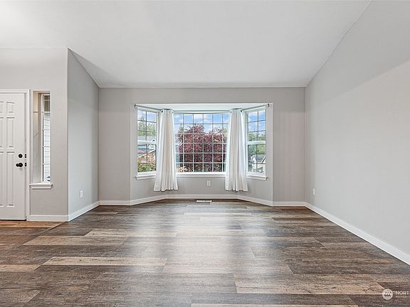 5th image of 2232 Crestwood Place NW