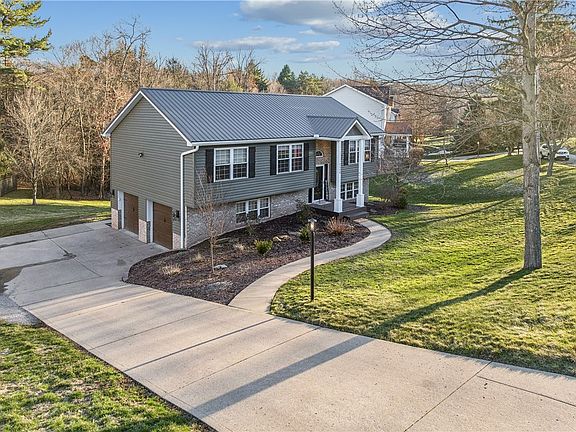 2nd image of 124 Pinebrook Dr