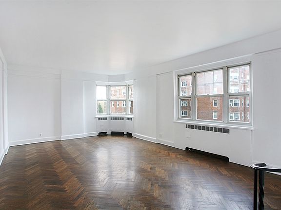 2nd image of 160 Cabrini Blvd APT 93