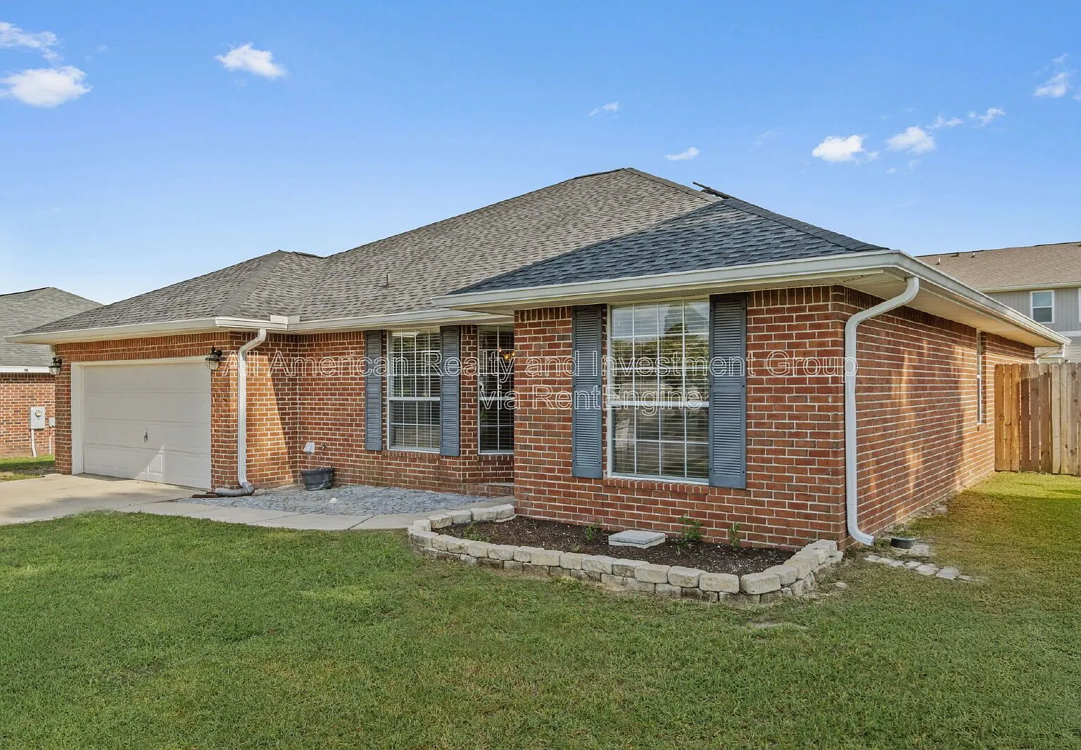 4 bed, 2.0 bath, 1928 sqft, $2,025 — Photo 2