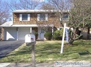 30 Roy Dr, Nesconset, NY 11767