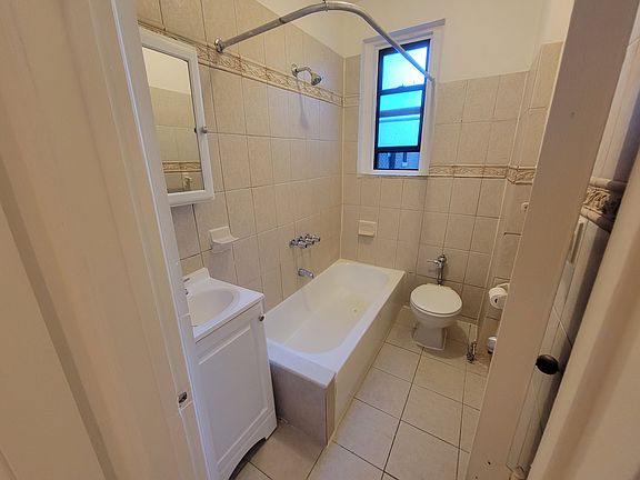 4th image of 217 W 238th St APT 6