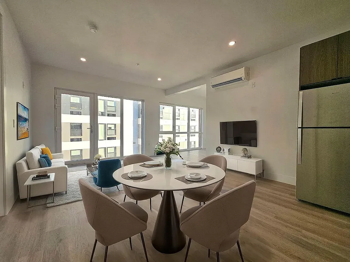 2 bed, 900 sqft, $2,595 — Photo 2