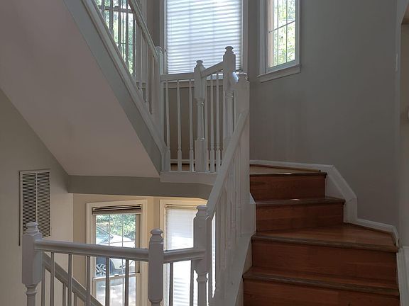 5th image of 5514 Whitley Park Ter