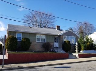 2 Hubbard St, Cranston, RI 02920