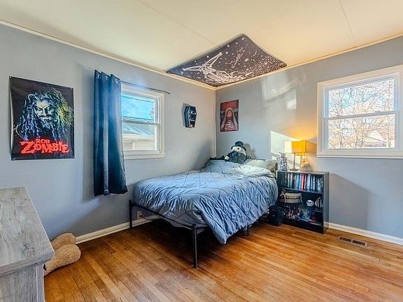4th image of 110 E Harrison Ave