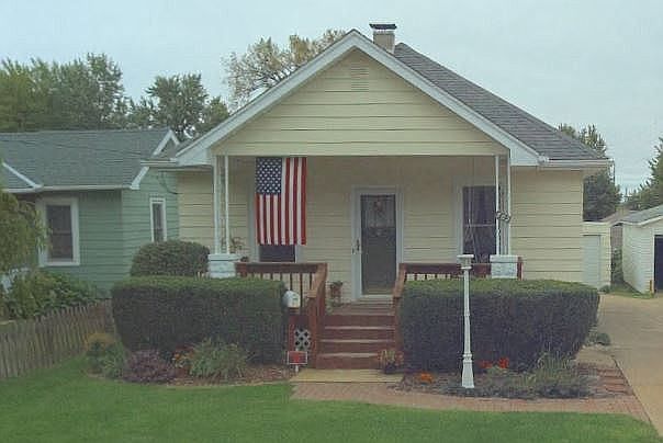 1st image of 702 E Marietta Ave