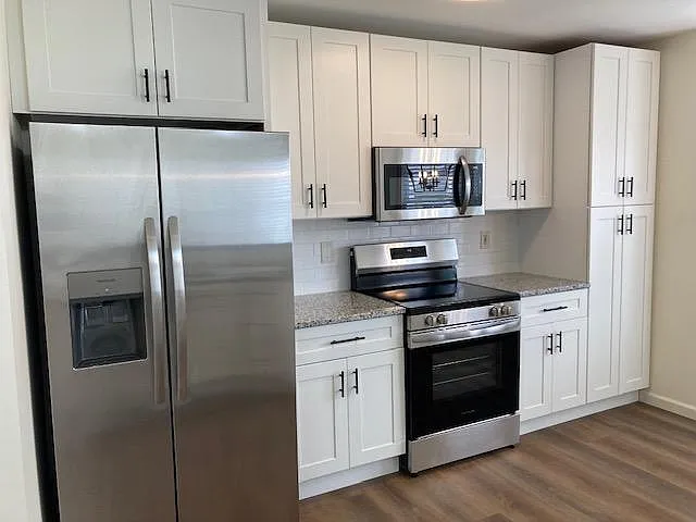 327 Oxford Pl — Photo 9