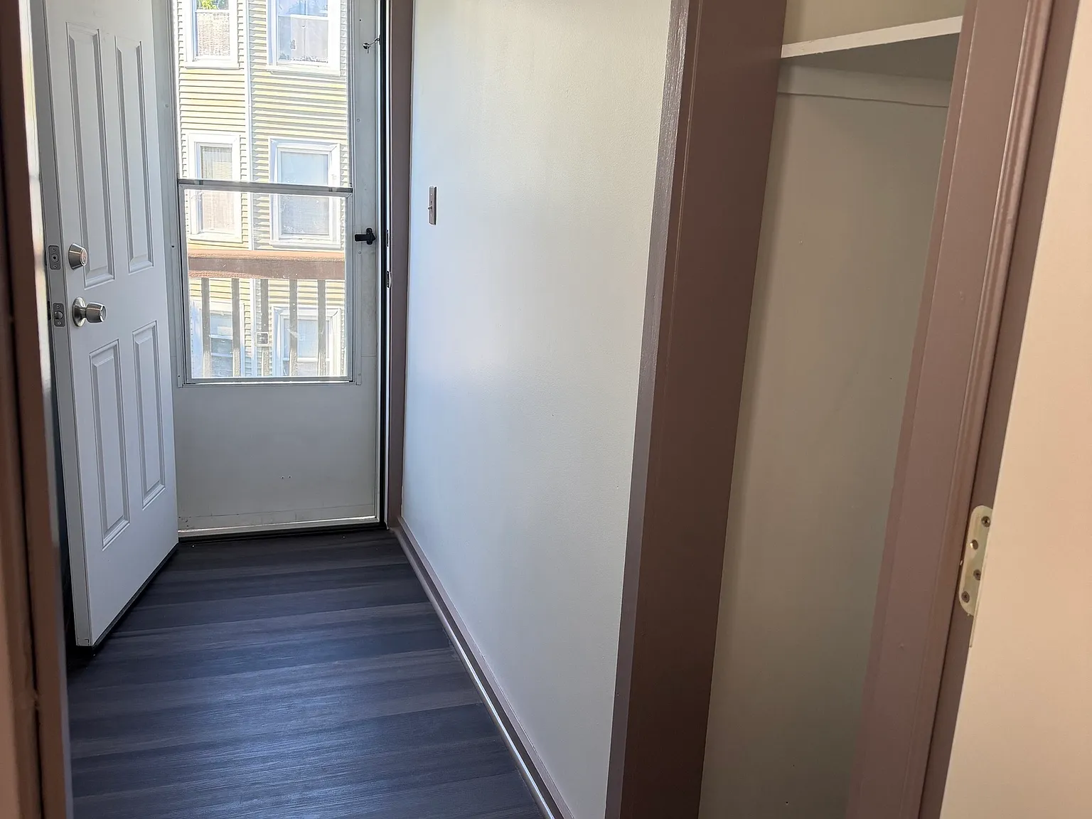 3 bed, 1.0 bath, 3322 sqft, $2,500 — Photo 4