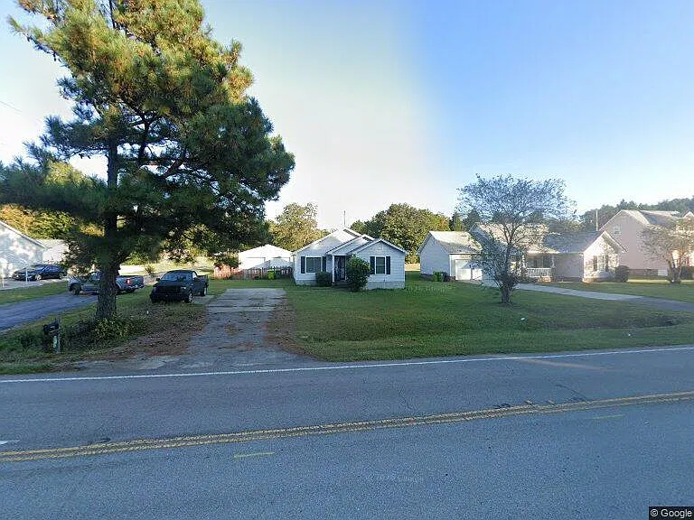 3 bed, 1095 sqft, $1,700 — Photo 1