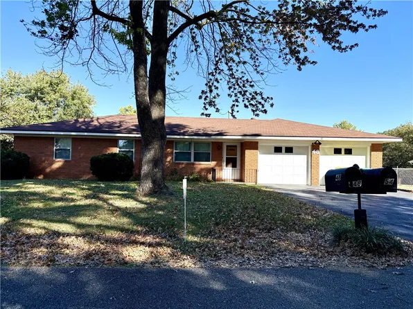 48 E Cedar St, Farmington, AR 72730