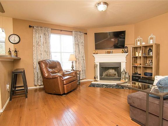 5th image of 3416 Fashion St