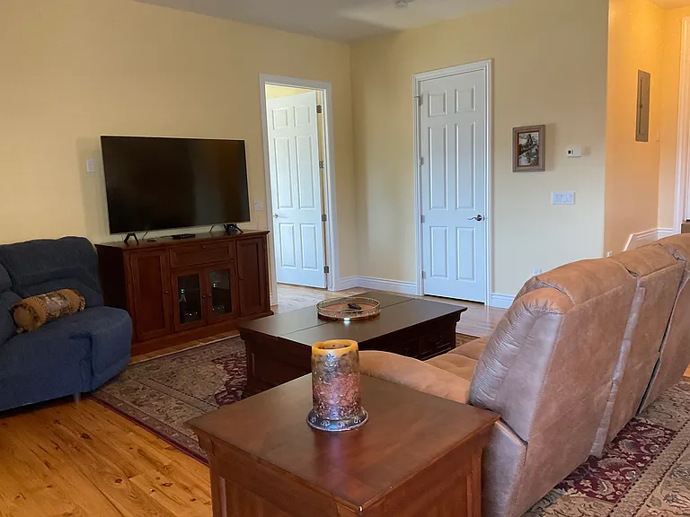 425 Jungfrau Hill Rd — Photo 7