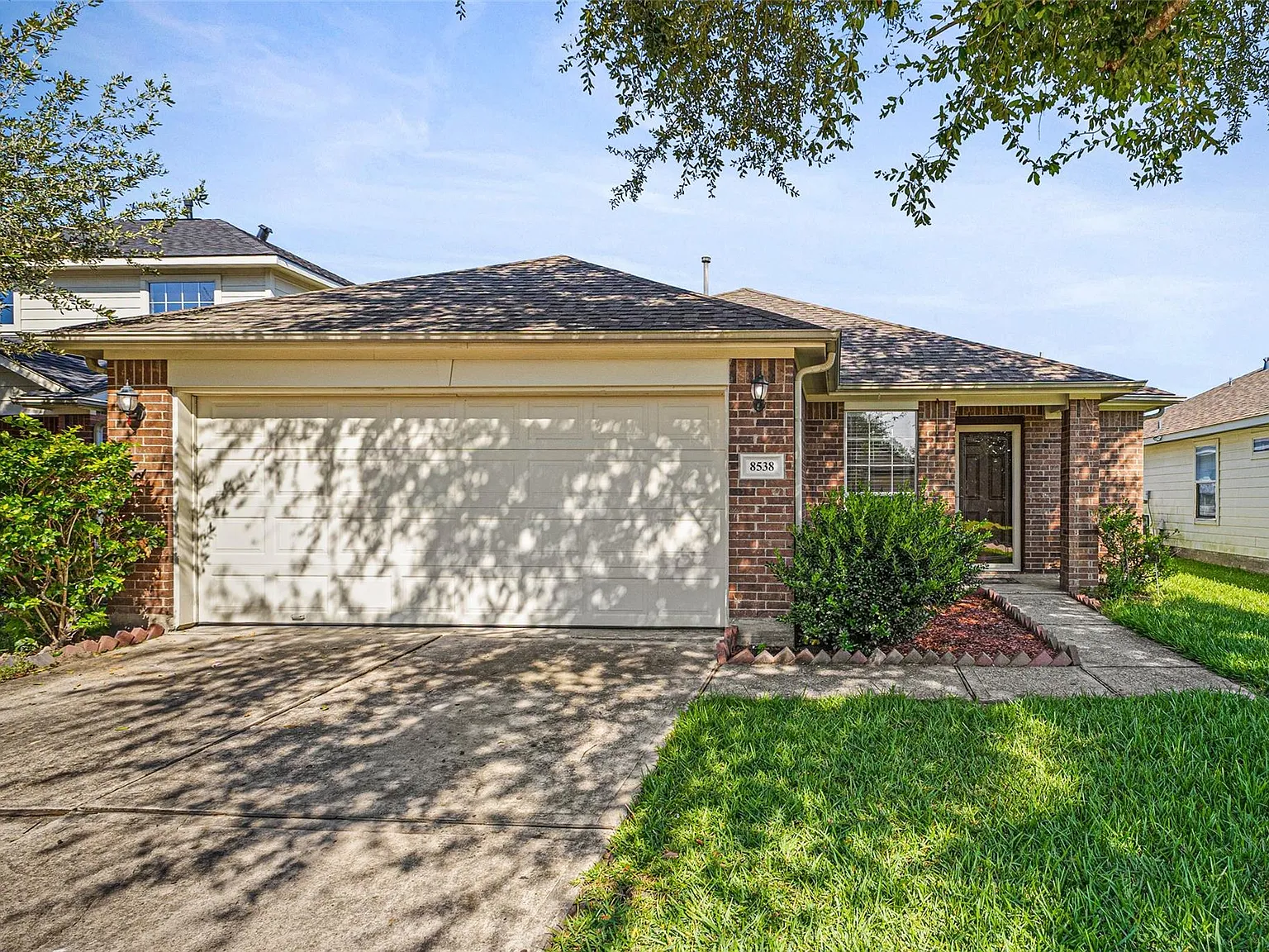 3 bed, 2.0 bath, 1654 sqft, $2,000 — Photo 2