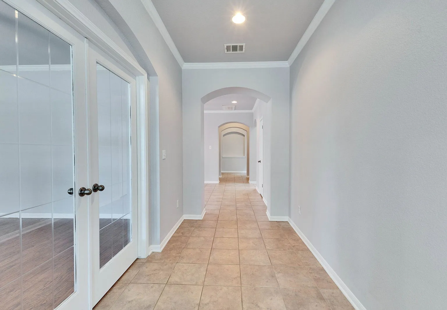 4 bed, 3.5 bath, 4167 sqft, $3,250 — Photo 2