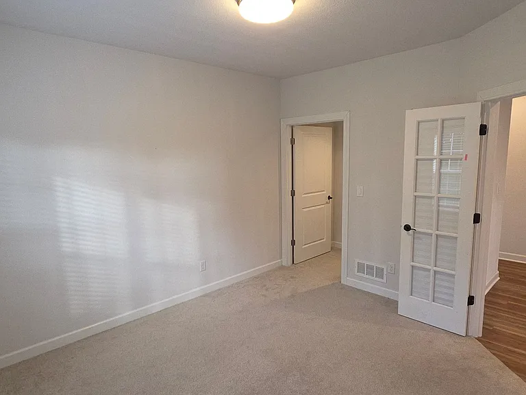 W239N3743 River Birch Ct — Photo 38