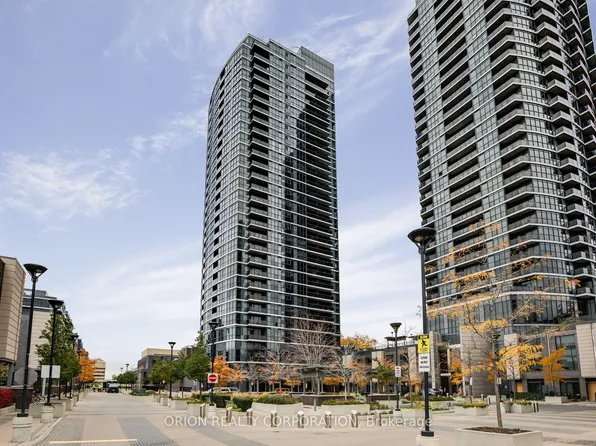 9 Valhalla Inn Rd #1303, Toronto, ON M9B 0B2