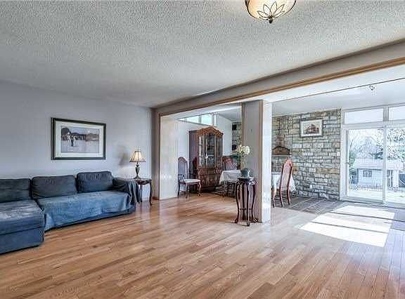 3rd image of 123 Kersey Cres