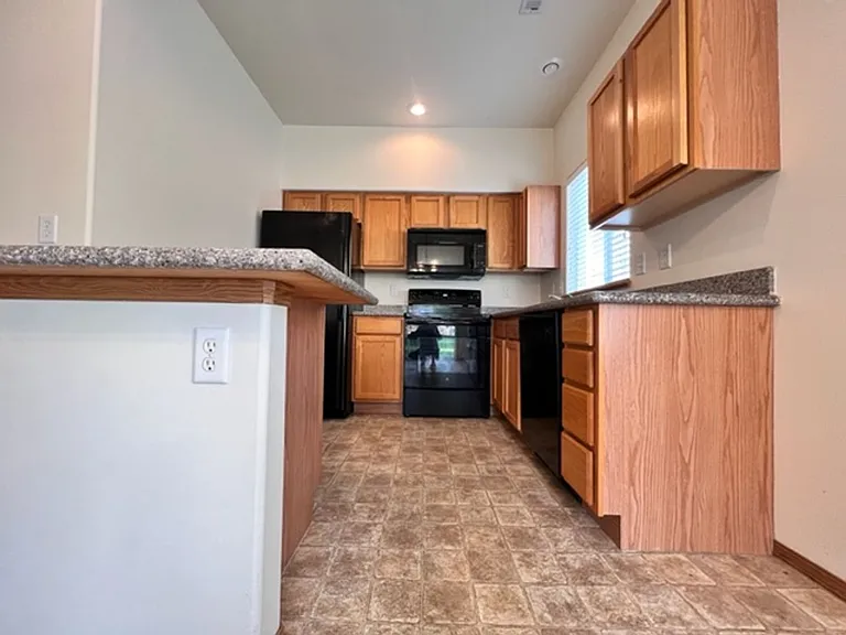 1927 E Wilson Ln — Photo 7