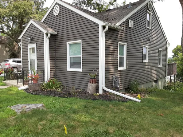 1019 Frank Hall Dr, Albert Lea, MN 56007