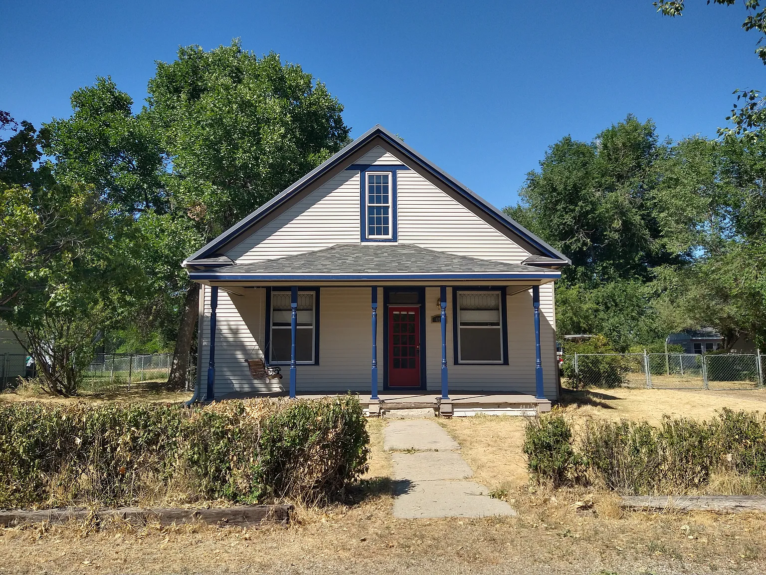 3 bed, 2.5 bath, 1850 sqft, $2,400 — Photo 2