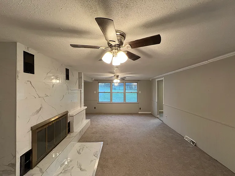 4 Mandalay Dr — Photo 4