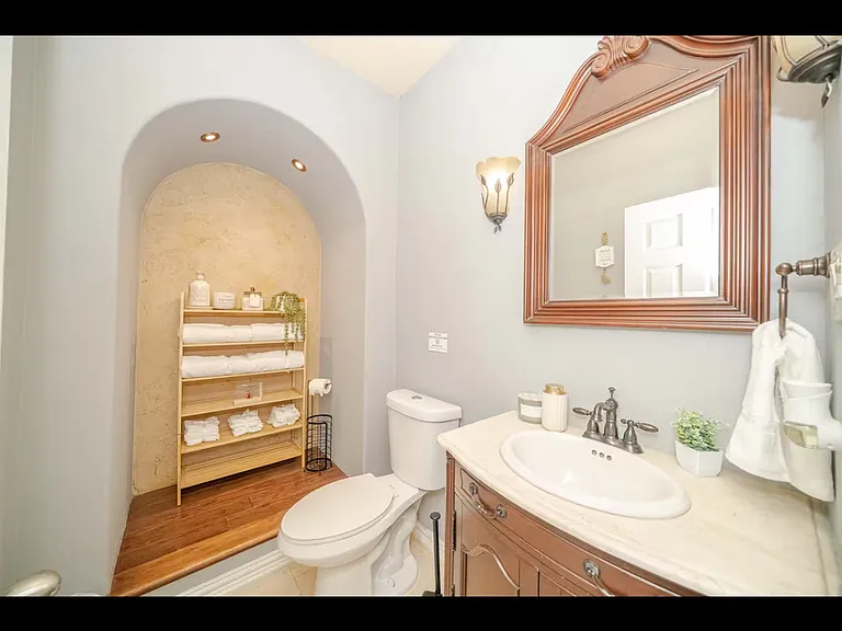 801 Paisley Ln — Photo 13