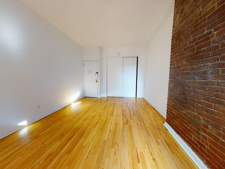 212 E 85th St #5C — Photo 2