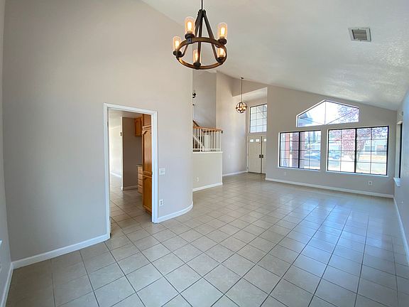 5th image of 8105 Simi Ct