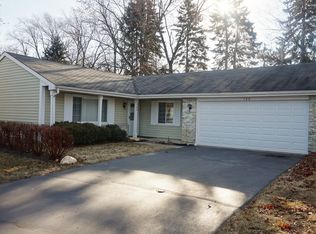 106 Green Meadow Ct, Rolling Meadows, IL 60008