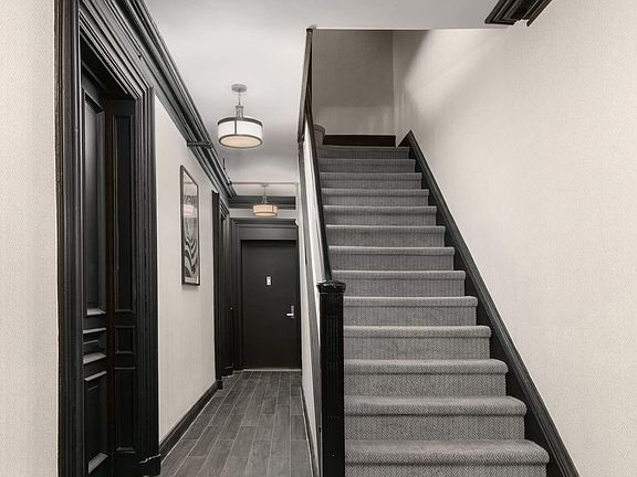 5th image of 130 E 61st St APT 2A