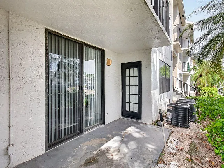 718 Executive Center Dr #16 — Photo 14