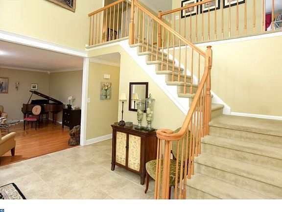 3rd image of 6 Elm Ct