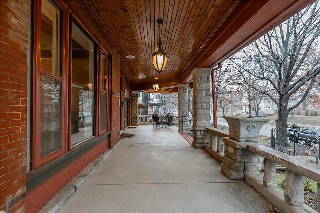 4 bed, 5575 sqft, $5,500 — Photo 4