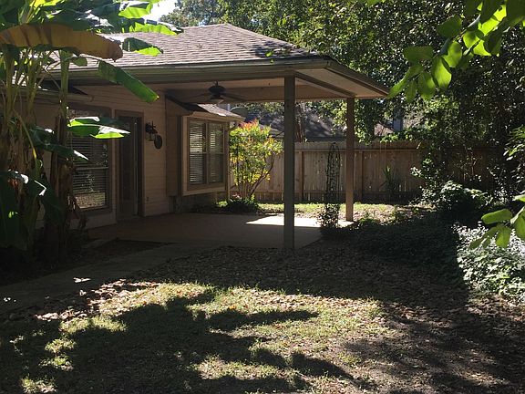 Backyard Covered Patio w/ceiling fan