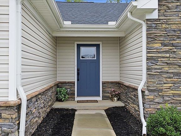 2nd image of 119 Baylor Dr