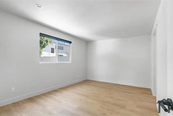 266 S Park View St — Photo 12