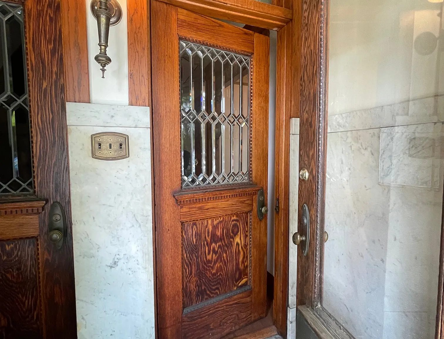 3 bed, 2104 sqft, $4,400 — Photo 4