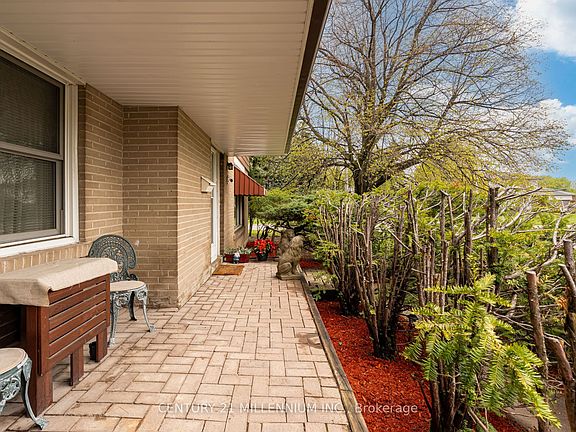 3rd image of 2 Durham Cres