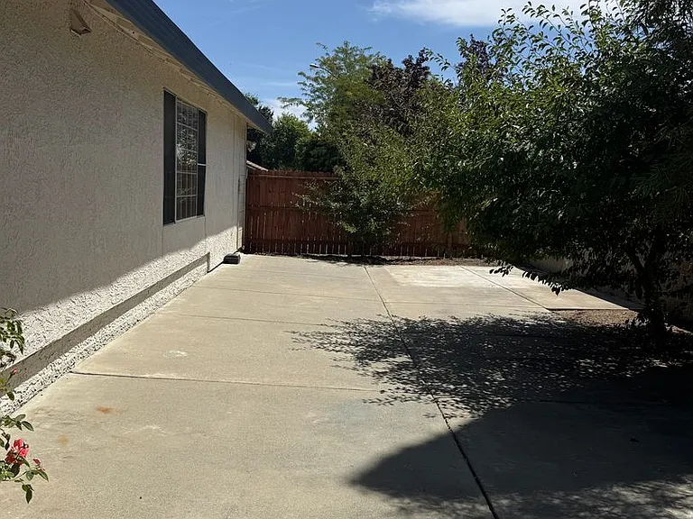 696 Harvard Ct — Photo 24