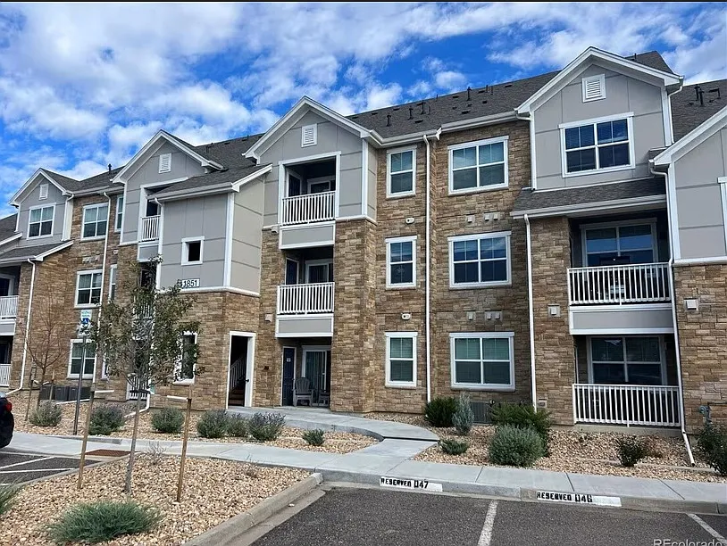 2 bed, 824 sqft, $1,875 — Photo 1
