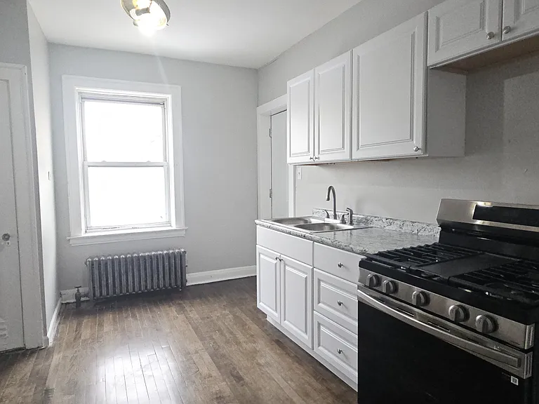 5006 W 16th St #2N — Photo 2
