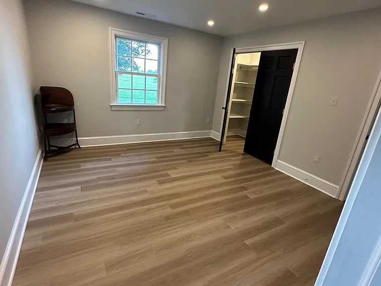 2415 Burrland Ln — Photo 10