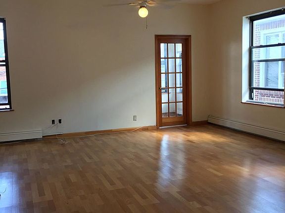 2nd image of 212 Bay 32nd St #2